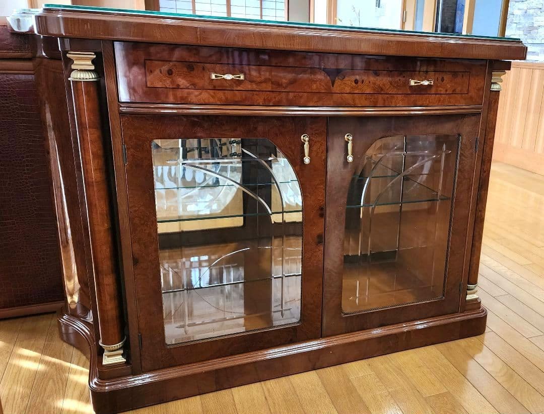 クラシック木製キャビネット ガラス扉付き