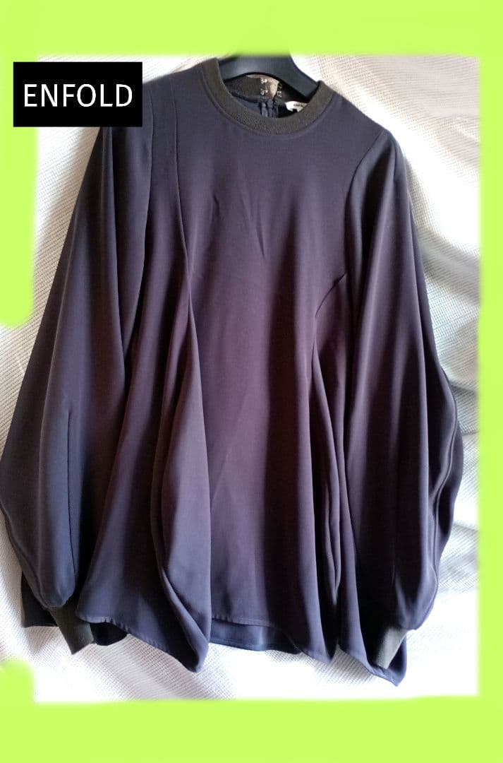 トップス ENFOLD / CURVE-DRAPE PULLOVER