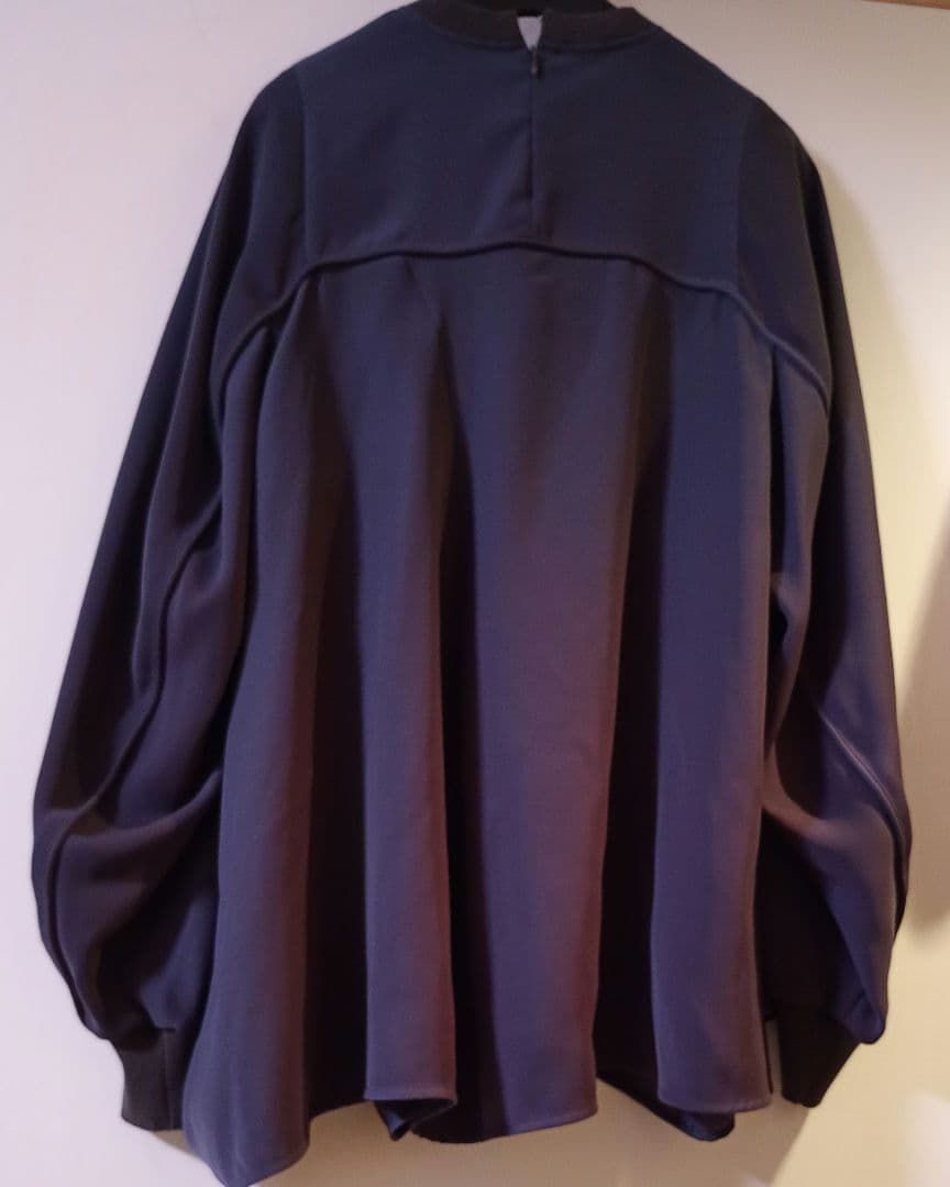 トップス ENFOLD / CURVE-DRAPE PULLOVER