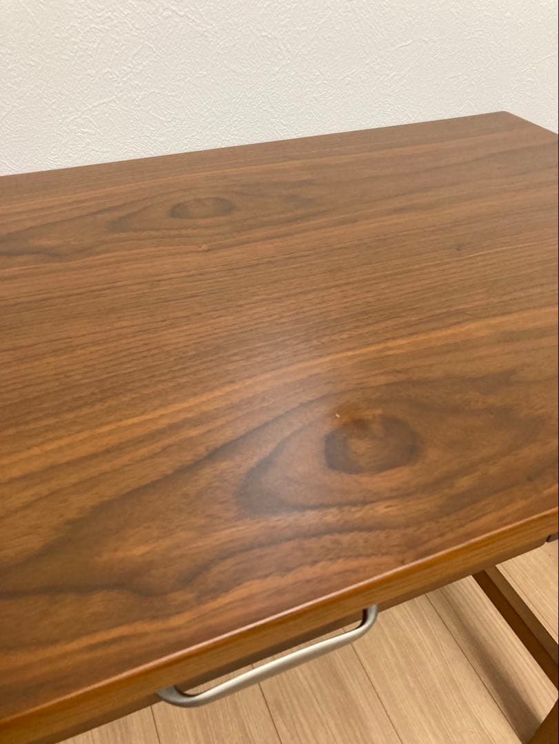 ブラウンのシンプルパソコンデスク　アンティーク風