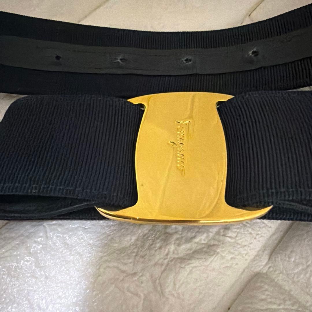 希少Salvatore Ferragamo フェラガモ　ヴァラ リボン ベルト