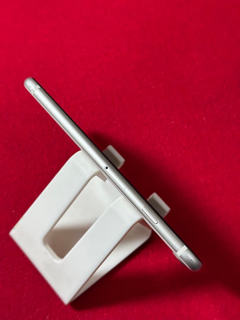 【6653】iPhone SE3第3世代スターライト 64GB simフリー