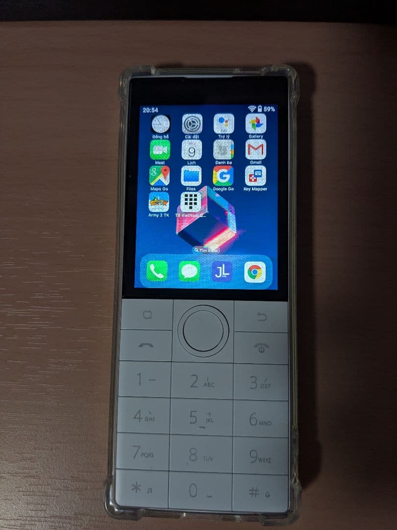 スマートフォン本体 Qin F22