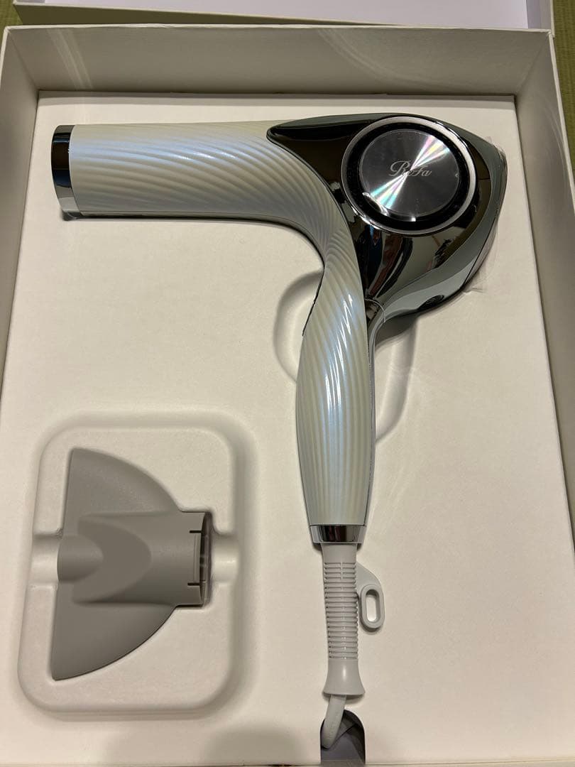 新品未使用　リファ ビューテックドライヤープロ