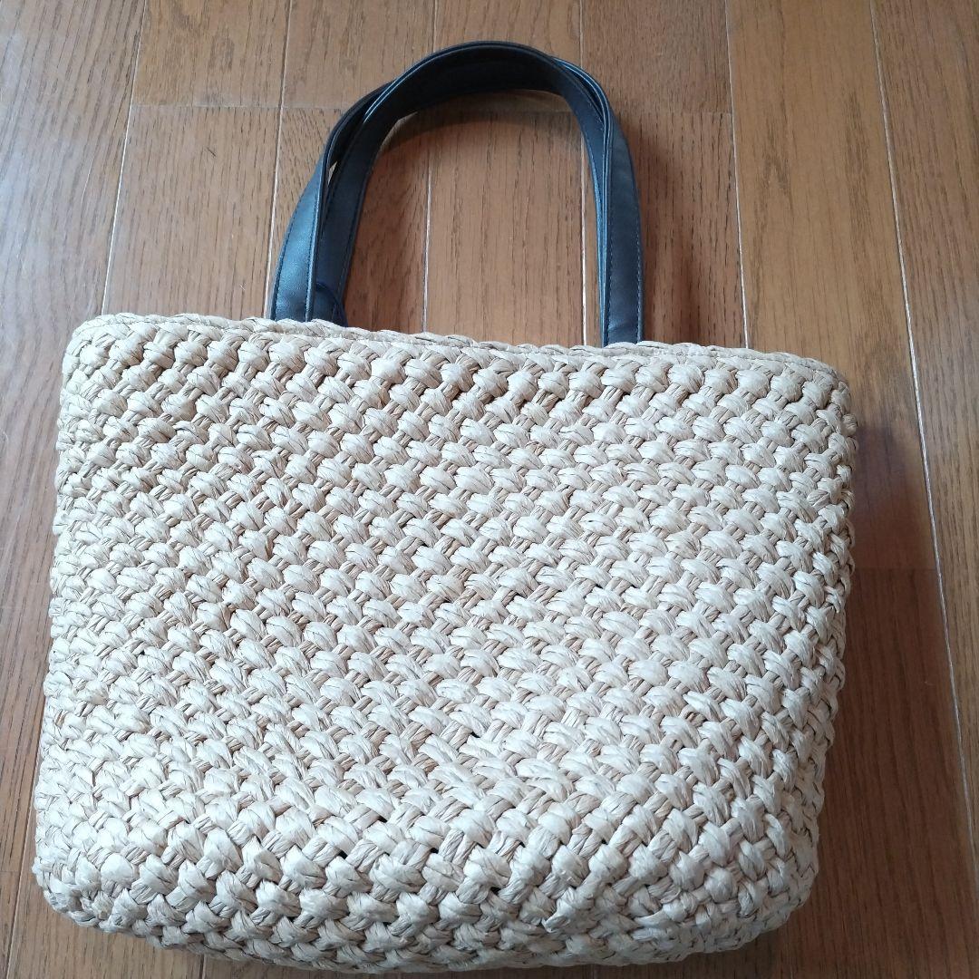 未使用に近い　ファミリア　かごバッグ　チャーム付き