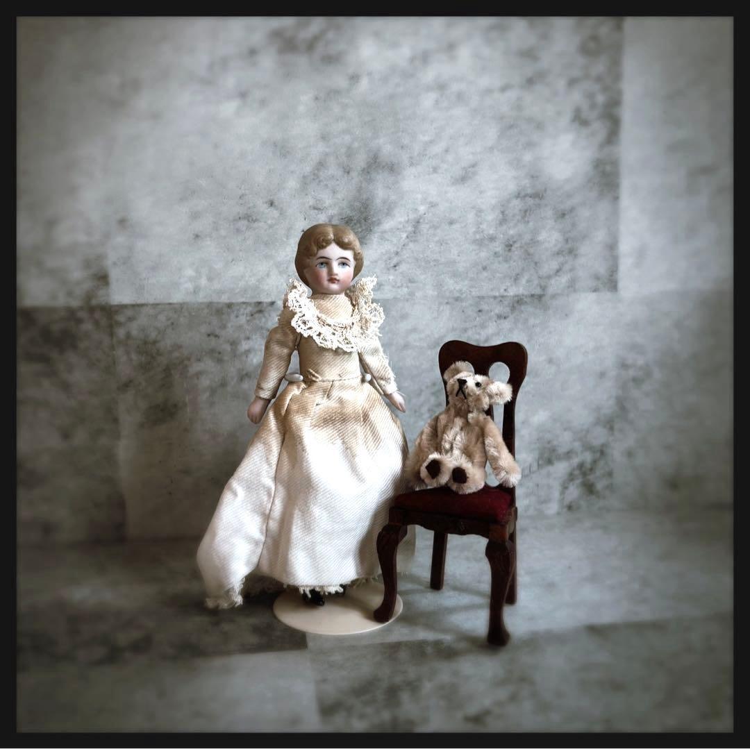 レアアンティーク　小さな少女のパリアンドール ビスクドール