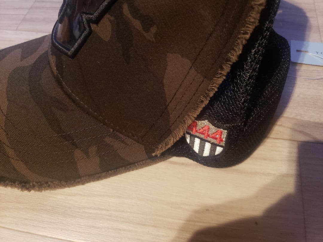 新品未使用ヨシノリコタケ　カーキ色カモ柄ナンバー3キャップです