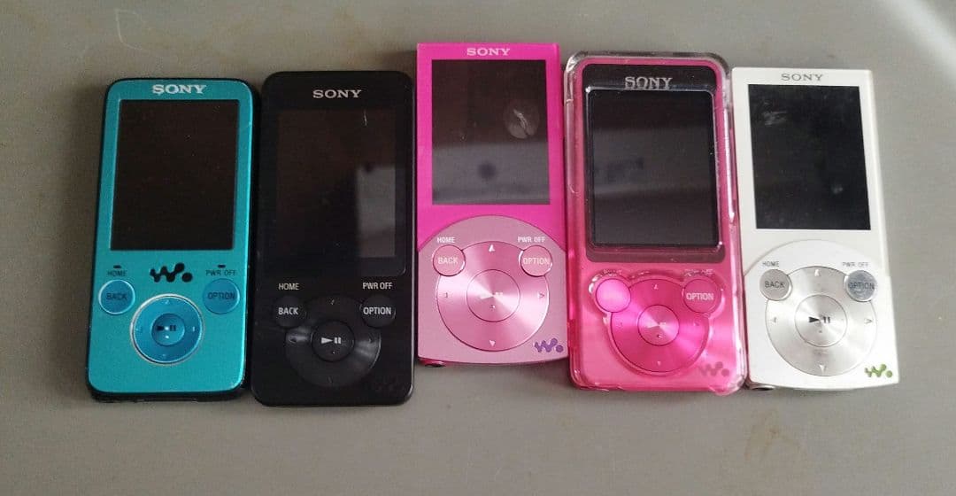 SONY　ウォークマン５個、スピーカ２個