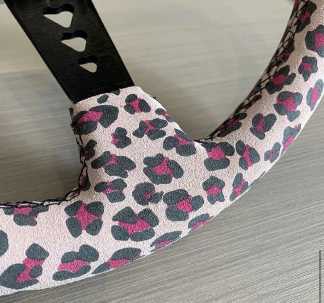 【国内発送】レザーステアリングホイール,ヒョウ柄 JDMハート型,15インチ