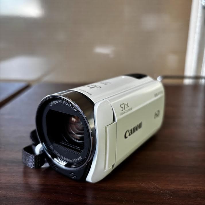 Canon iVIS HF R700 2016年製 付属品多数 予備バッテリー付