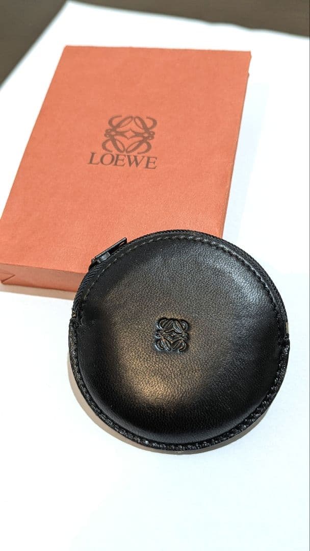 【美品】LOEWE シルバー ラウンドケース　ロエベ
