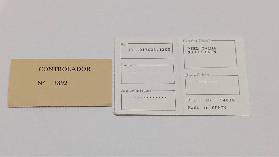 【美品】LOEWE シルバー ラウンドケース　ロエベ