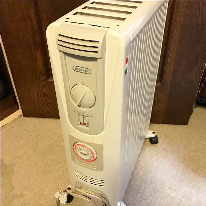 引越しの為売り切り商品 デロンギ オイルヒーター