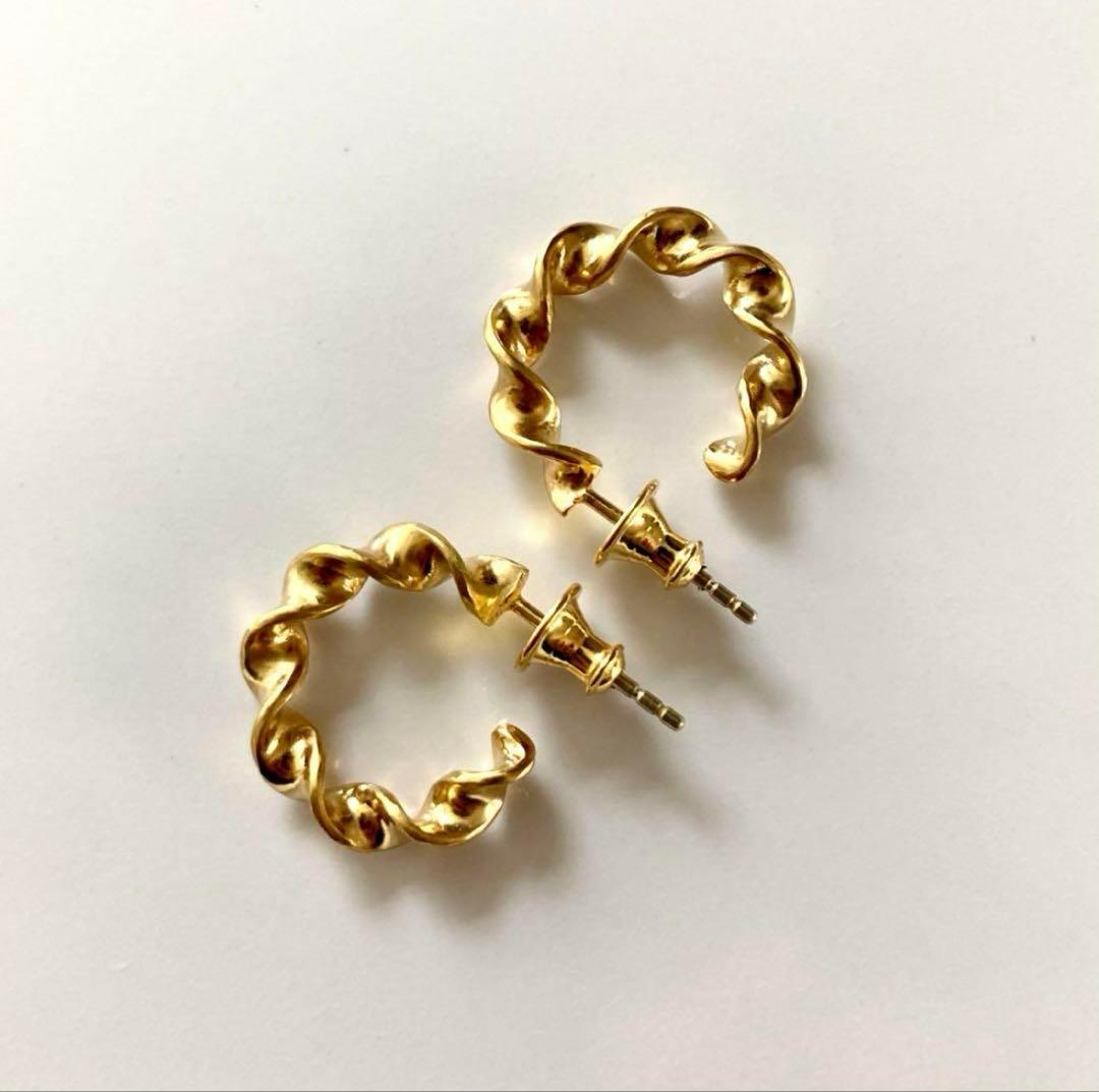 両耳　ゴールド　18金　ピアス