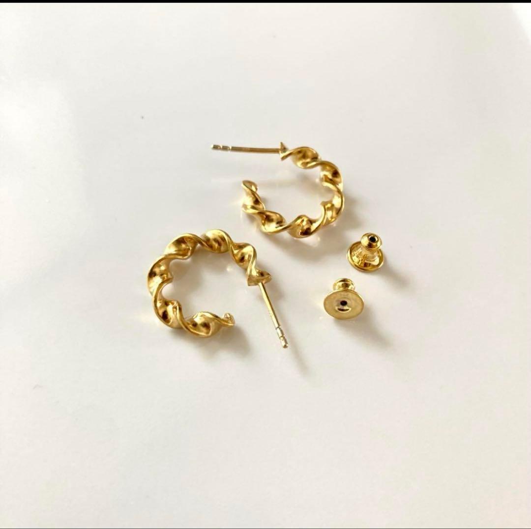 両耳　ゴールド　18金　ピアス