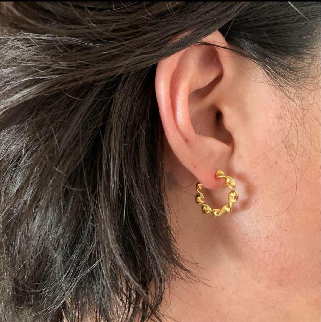 両耳　ゴールド　18金　ピアス