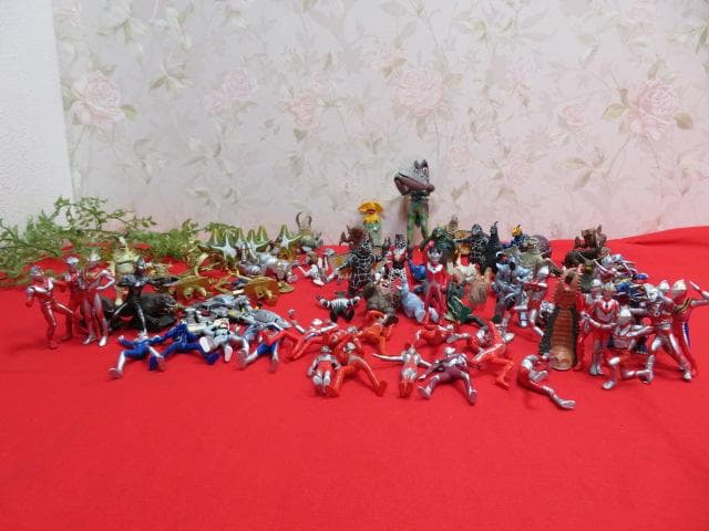 ア*ア様 8ee1411 大量!! ウルトラマン ソフビ フィギュア 75体以上