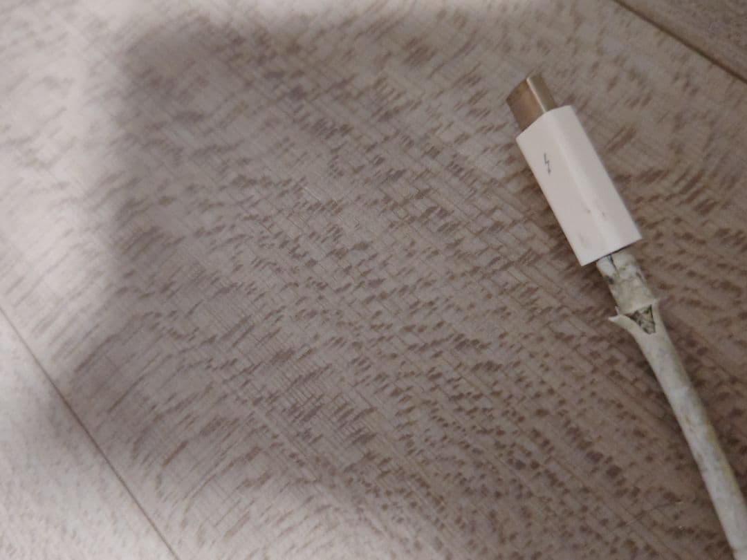 Apple Thunderbolt Display（27インチフラットパネル）