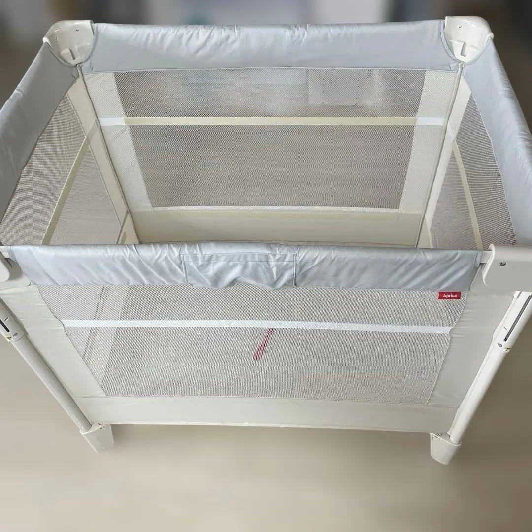 【美品】アップリカ ココネルエアープラス ミルクホワイト系 ベビーベッド