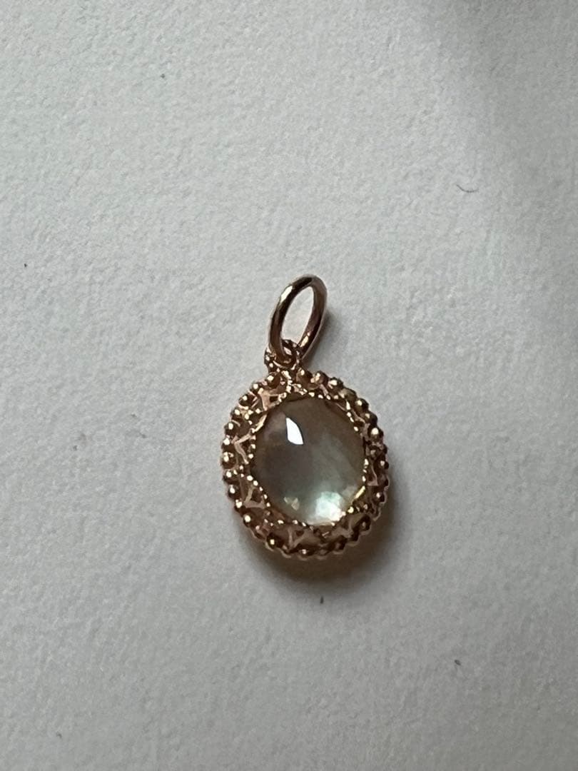 agete アガット　リバーシブルチャーム　K10 クォーツ　シェル