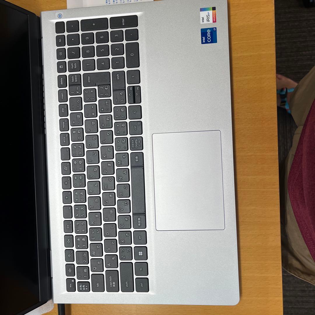 デルInspiron 15 3520/15.6型/Corei7/メモリ16GB