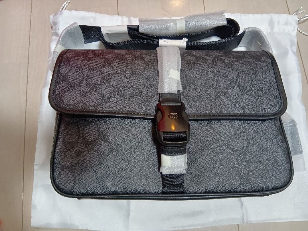 COACH メッセンジャーバッグ シグネチャーキャンバス　コーチ　ボディバッグ