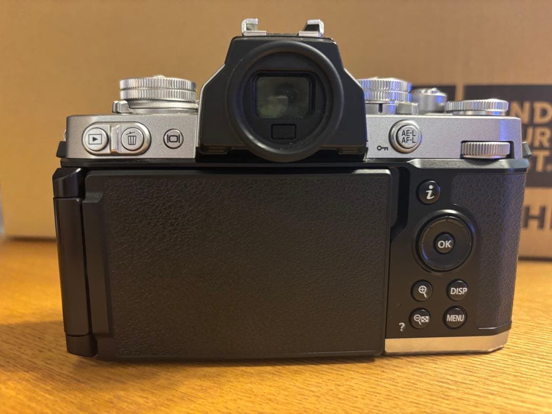 Nikon Z fc ミラーレス一眼 シルバー/ブラック