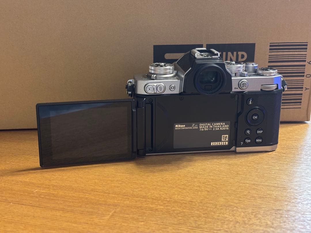 Nikon Z fc ミラーレス一眼 シルバー/ブラック