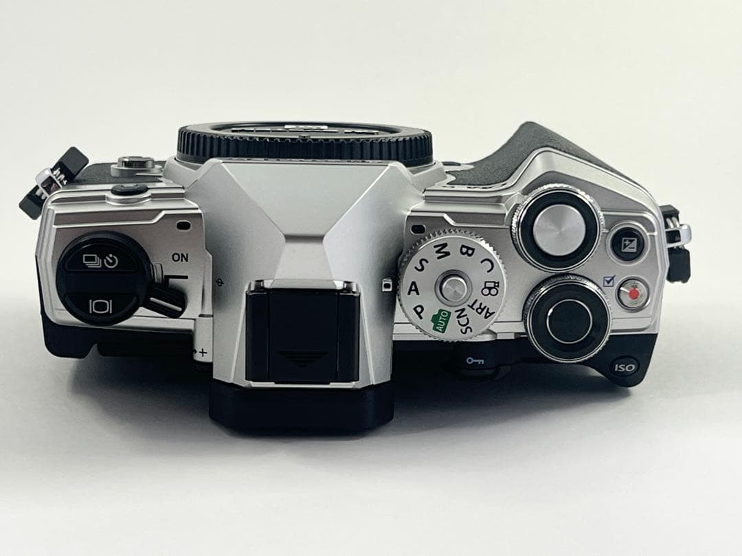 【中古】【美品】OM SYSTEM / オリンパス OM-5ボディ、ガイドブック