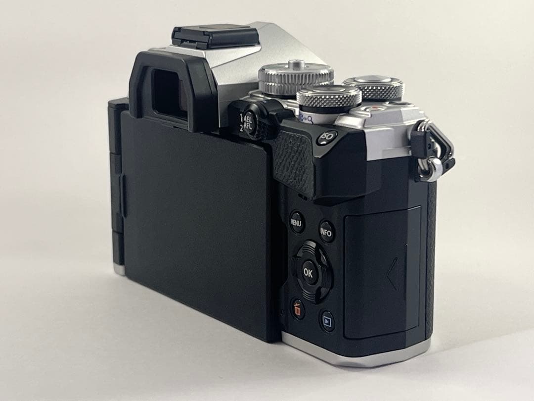 【中古】【美品】OM SYSTEM / オリンパス OM-5ボディ、ガイドブック