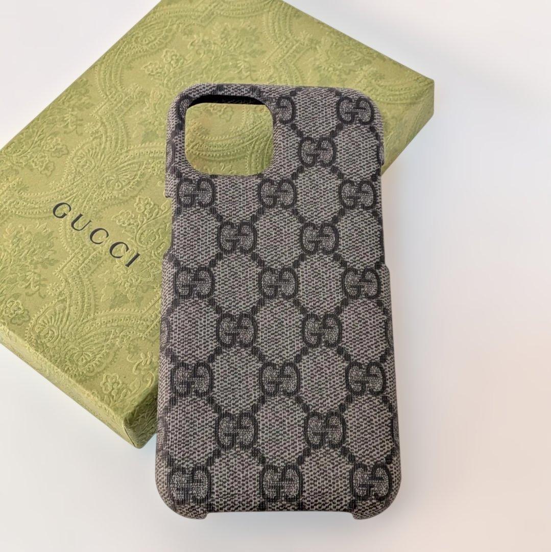 GUCCI iPhone15pro ケース グレー ブラック GGスプリーム柄