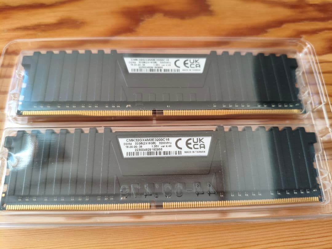 Corsair Vengeance LPX DDR4 メモリー（16G×2）