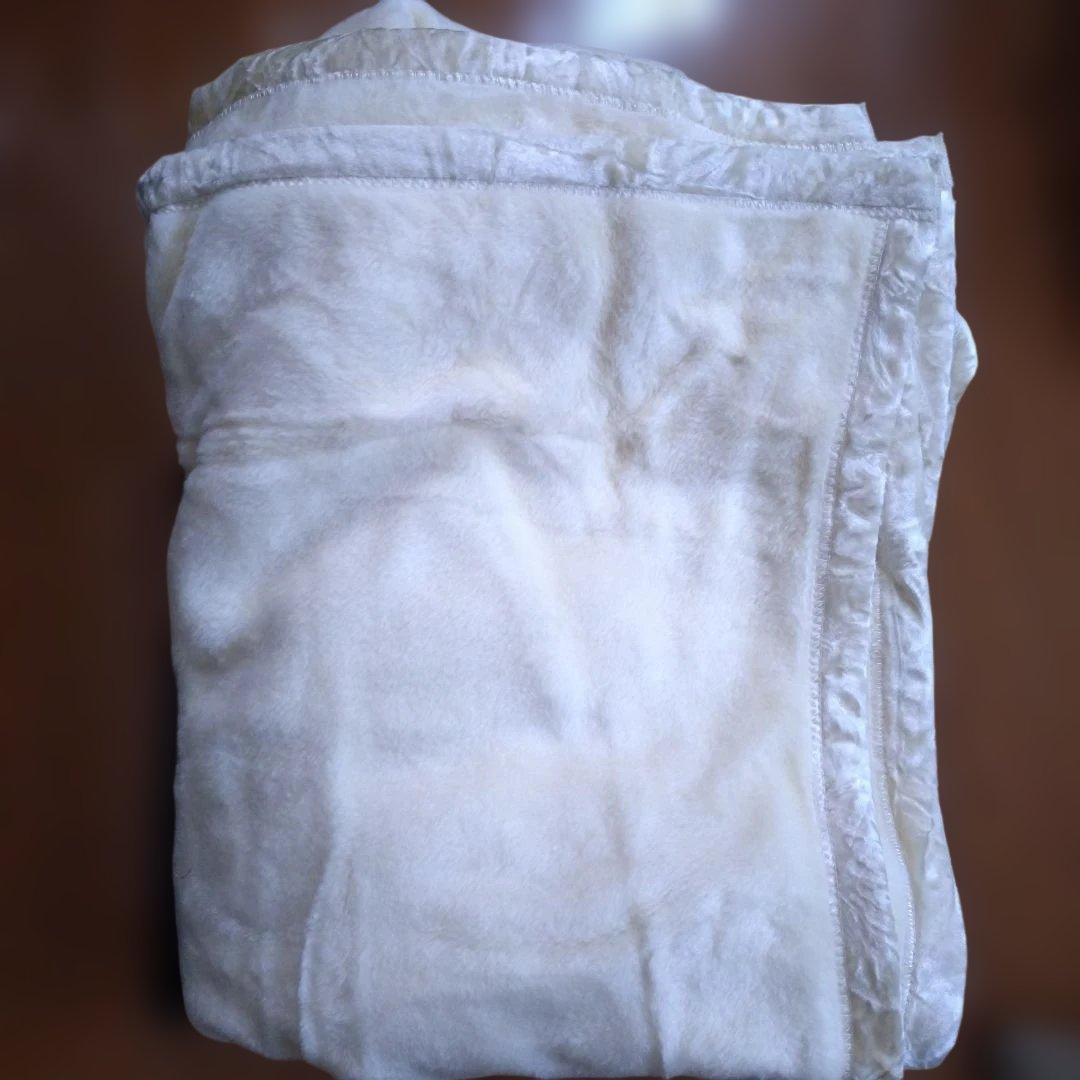 CARVEN クリーム色花刺繍 絹毛布 140x200cm