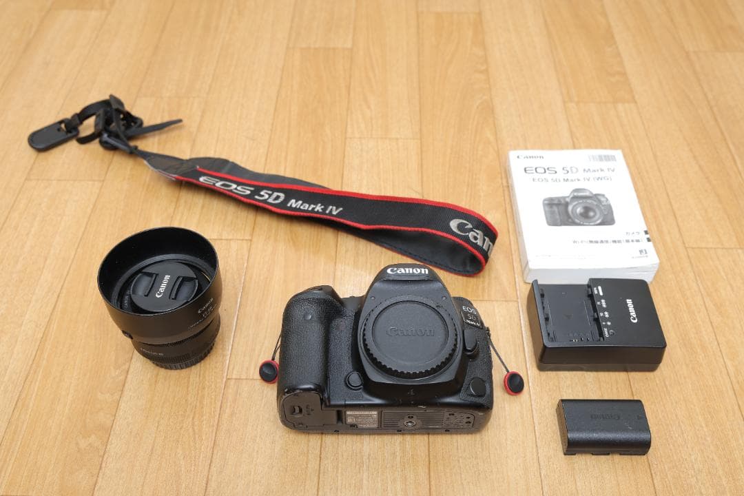 Canon EOS 5D Mark IV 本体と付属品