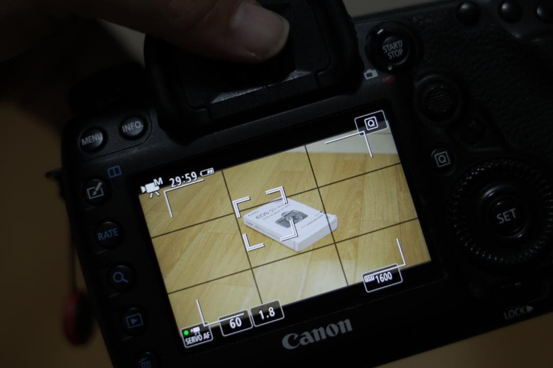 Canon EOS 5D Mark IV 本体と付属品