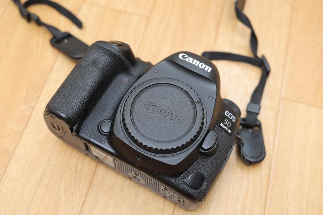 Canon EOS 5D Mark IV 本体と付属品