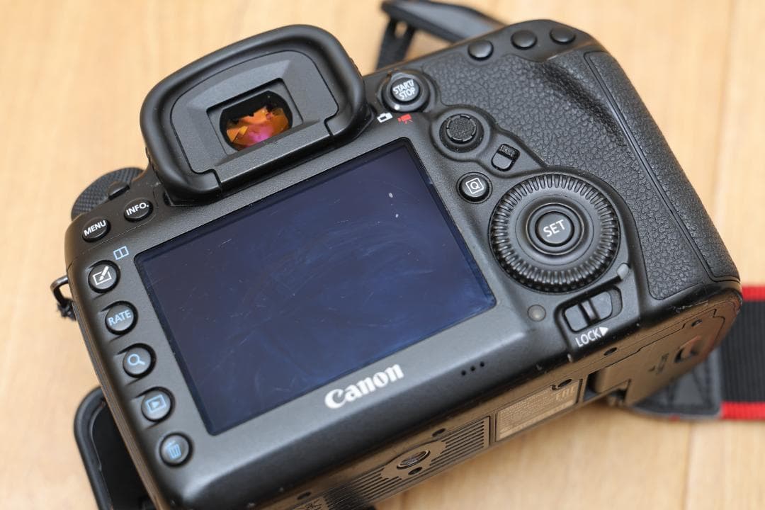 Canon EOS 5D Mark IV 本体と付属品