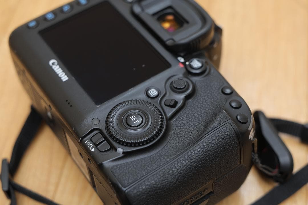 Canon EOS 5D Mark IV 本体と付属品