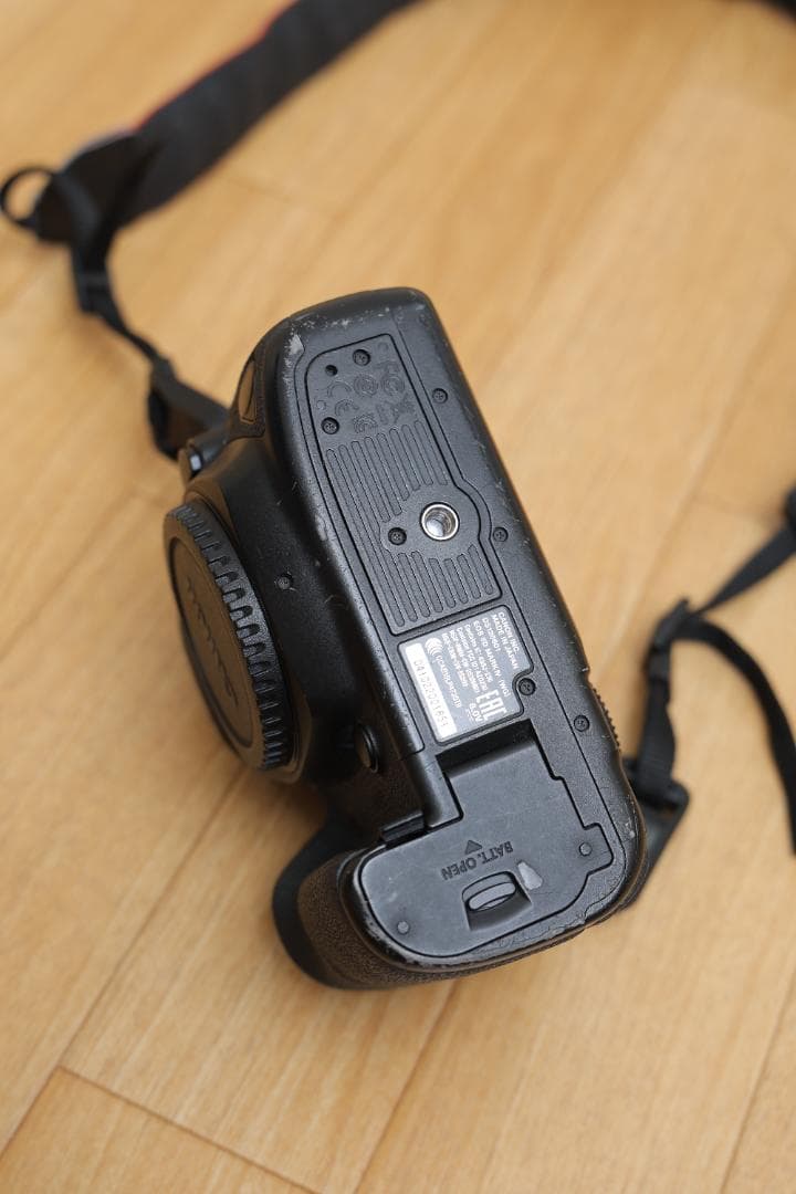 Canon EOS 5D Mark IV 本体と付属品