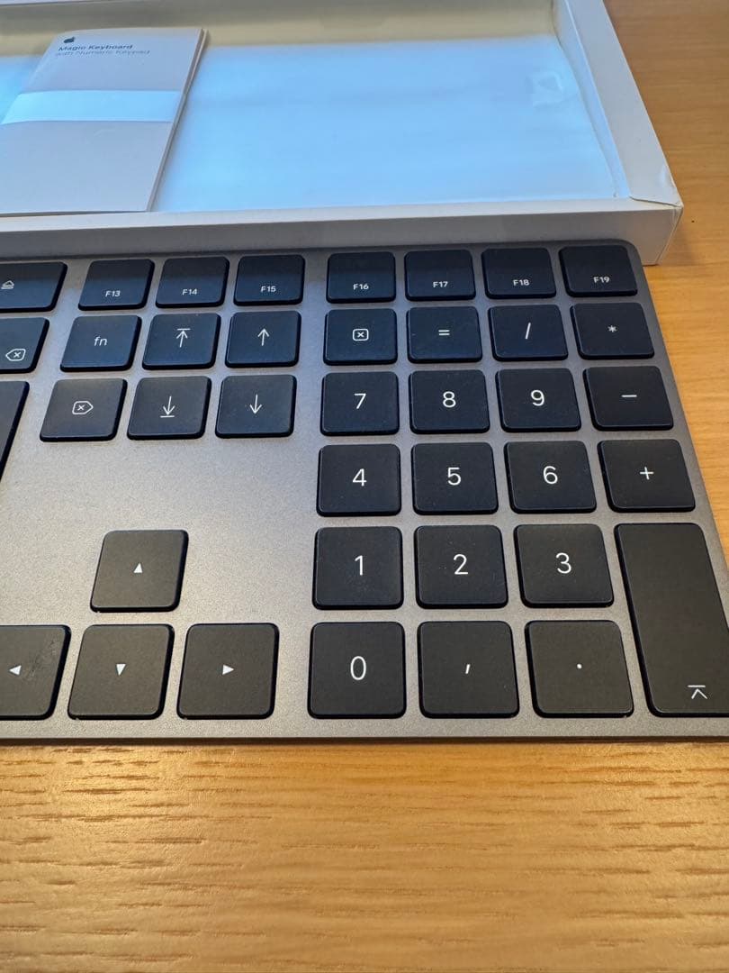 キーボード magic keyboard with Numeric Space Gray