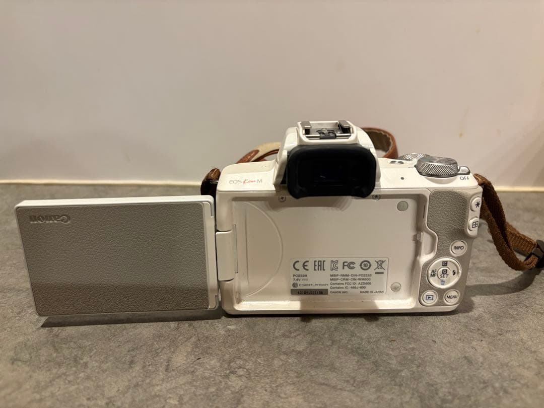 【あきら】Canon EOS Kiss M ホワイト