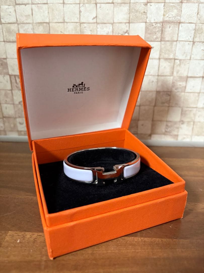 HERMES パープルエナメルバングル 《クリックH》