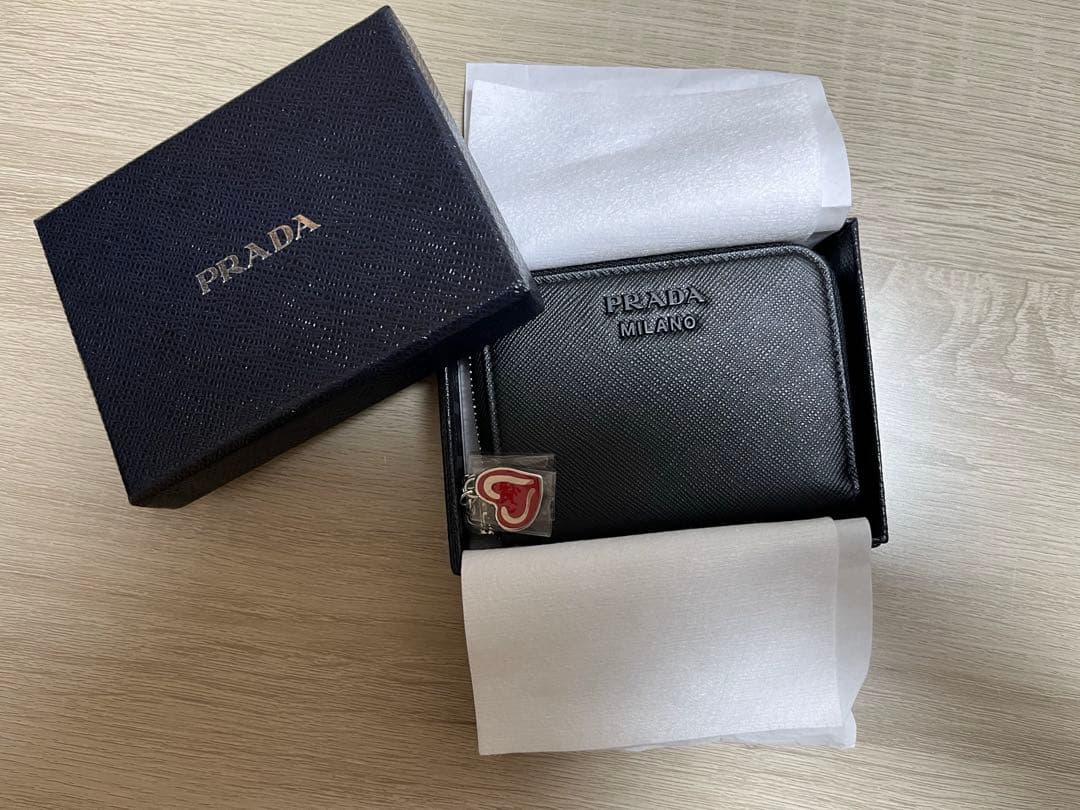 PRADA ブラック ケース