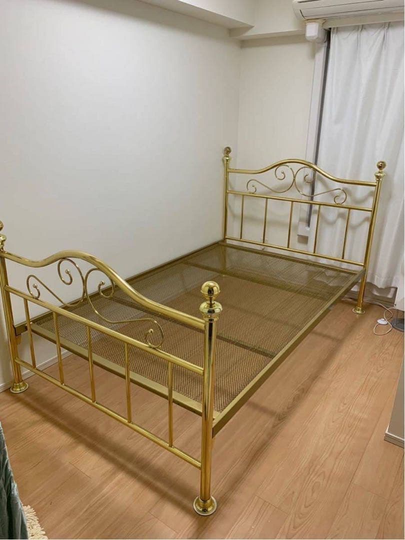 シングルお姫様ベットフレームディコ社のオシャレなデザインベッド