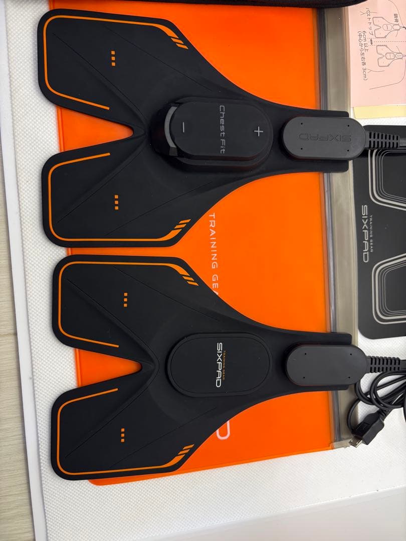 【美品】新品ジェル付　チェストフィット シックスパッド SIXPAD