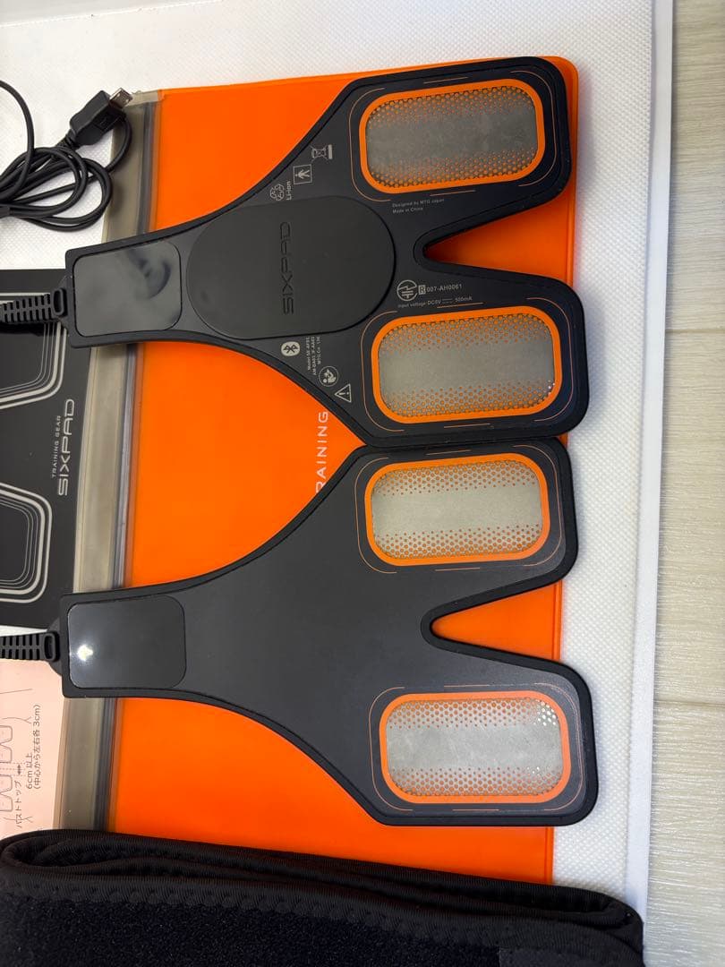 【美品】新品ジェル付　チェストフィット シックスパッド SIXPAD