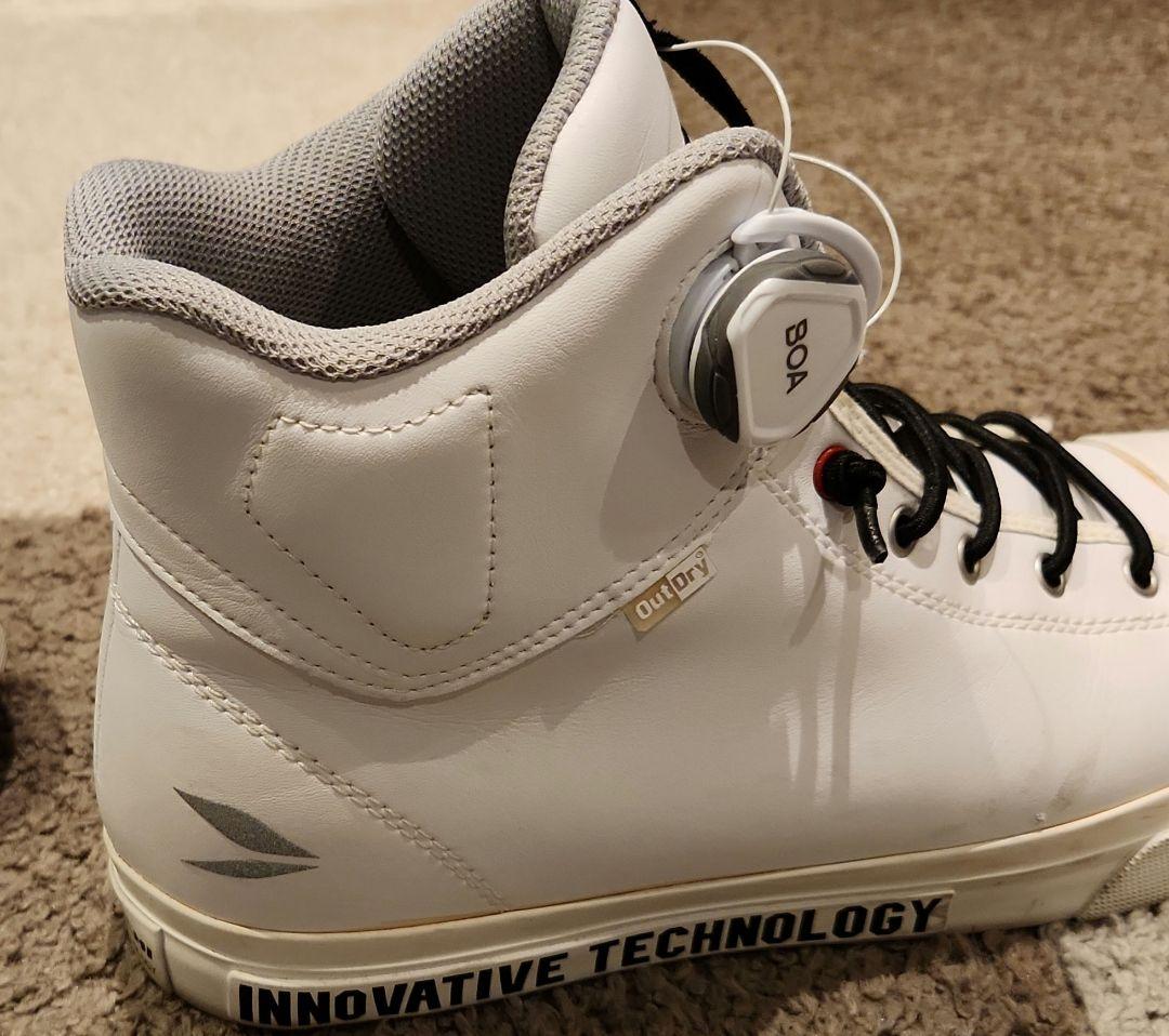 TAICHI　バイクシューズ　INNOVATIVE TECHNOLOGY　白