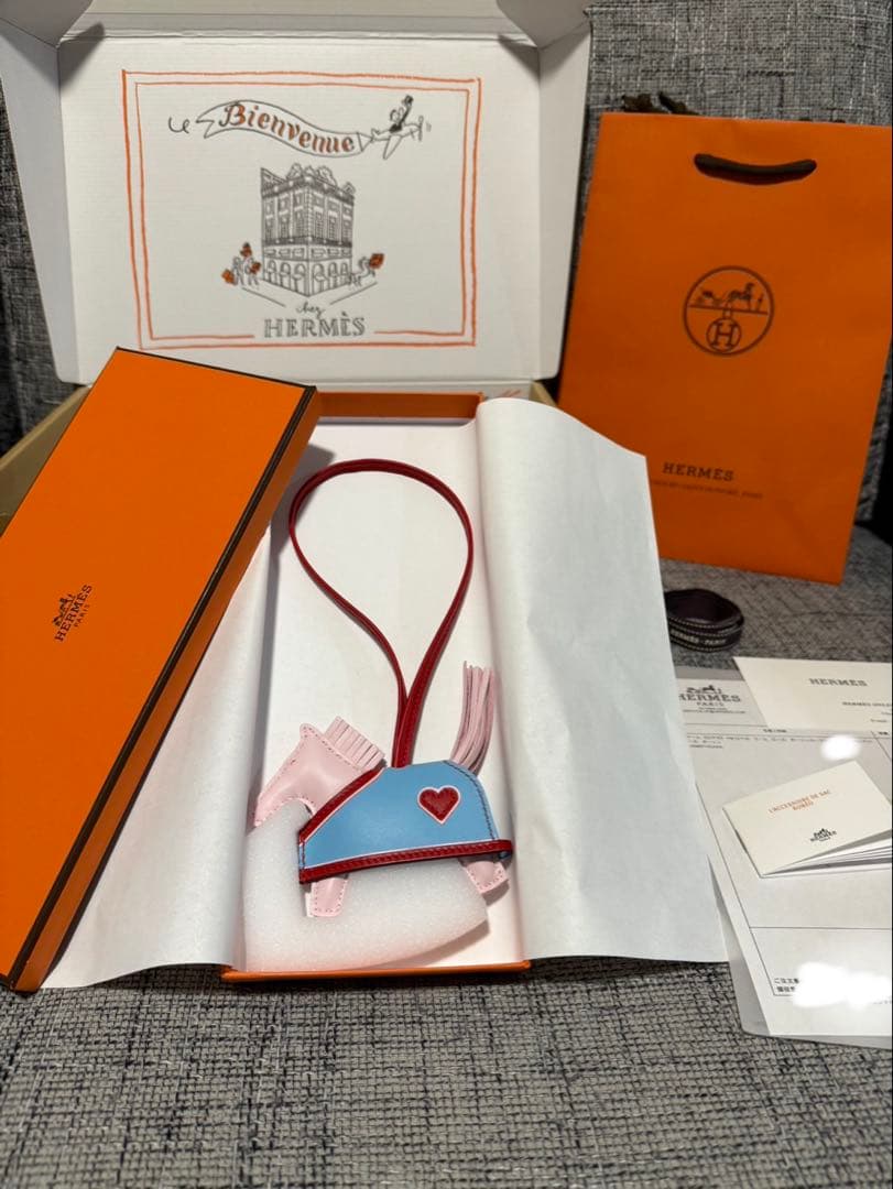 【新品未使用】新作ロデオチャーム PM エルメス ロベオクール ローズダーリン