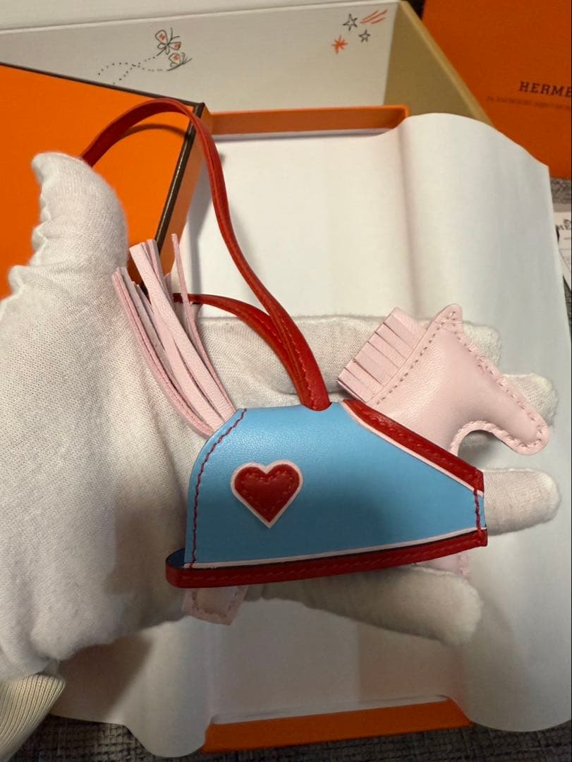 【新品未使用】新作ロデオチャーム PM エルメス ロベオクール ローズダーリン