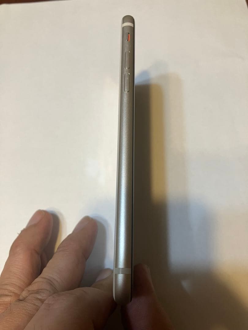 iPhoneSE 第三世代スターライト 64GB SIMフリー バッテリー76%